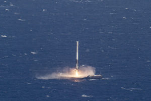 SpaceX: Landung der ersten Stufe von CRS-8