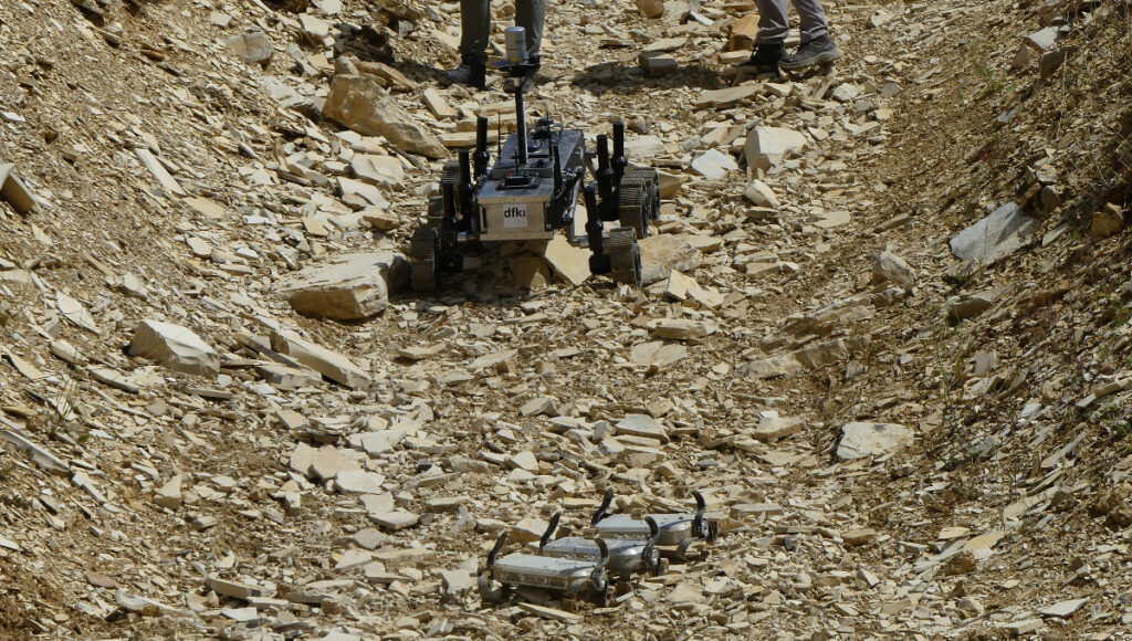 Roboter am Hang beim VaMEx 3-Feldtest