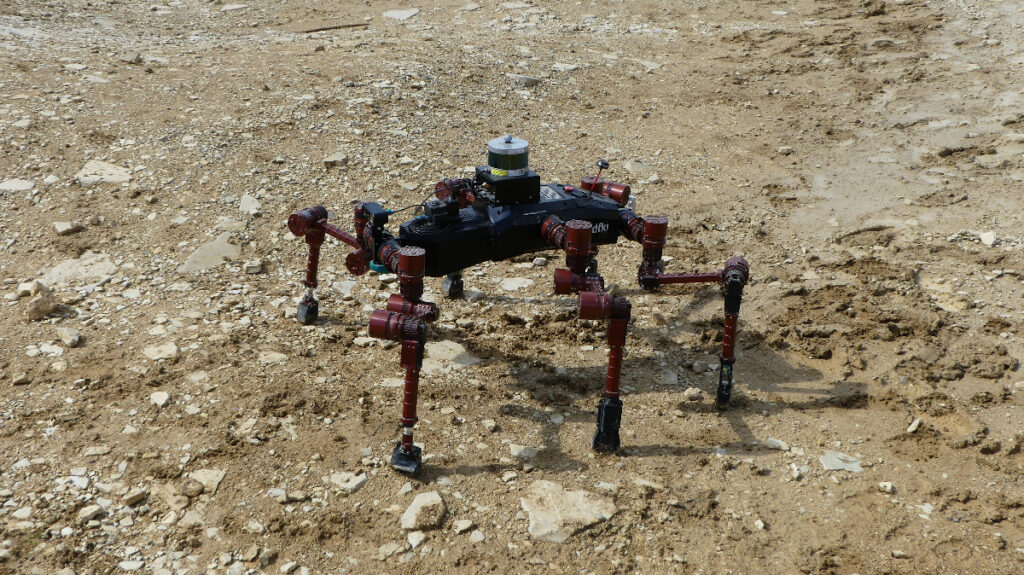 Schreitroboter CREX des DFKI beim VaMEx 3-Feldtest